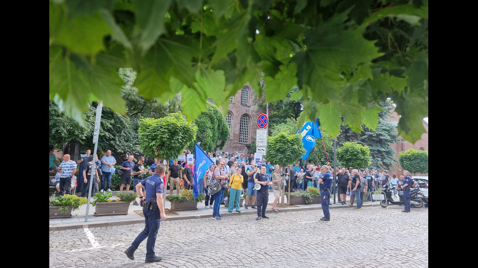 Работещи в „Топлофикация-София” излязоха на протест в София