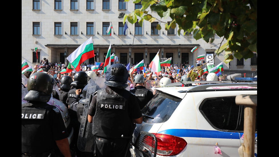 Протест пред парламента