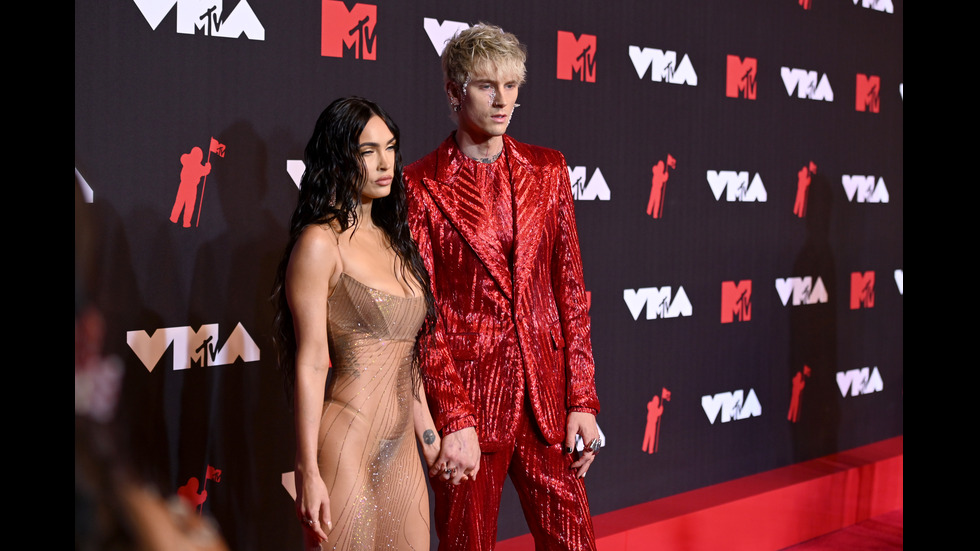 Меган Фокс се появи с прозрачна рокля на наградите на MTV