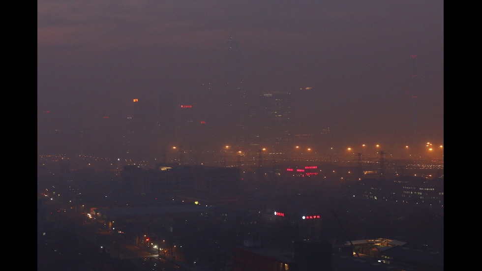 Червен код в Пекин заради мръсен въздух