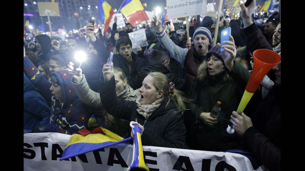 Отново протести в Румъния, въпреки че правителството отстъпи