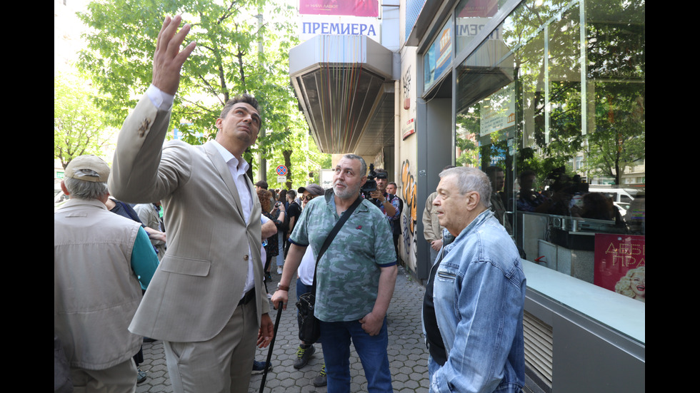 Младежкият театър в София излезе на протест