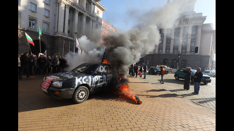 Заради референдума: "Възраждане" на протест пред Конституционния съд