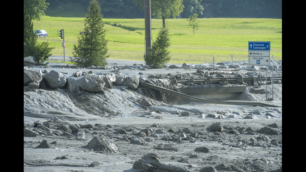 Осем души са в неизвестност след свлачище в Швейцария