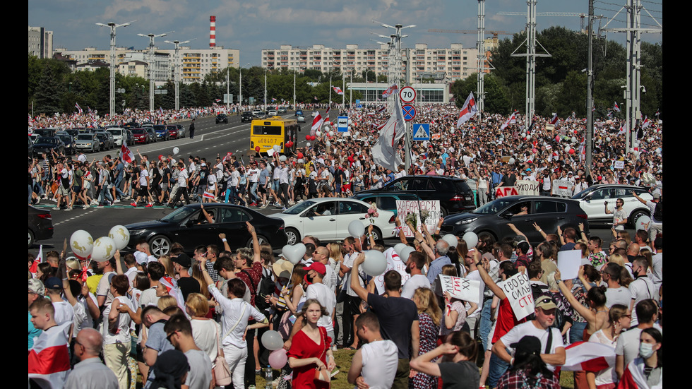 Кадри от дрон показват протестите в Беларус