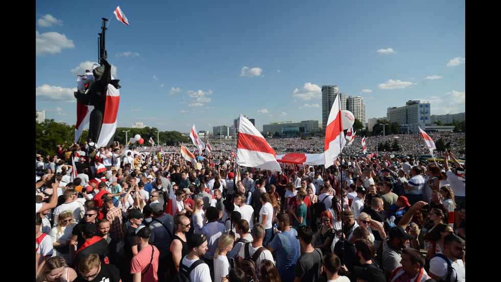 Кадри от дрон показват протестите в Беларус