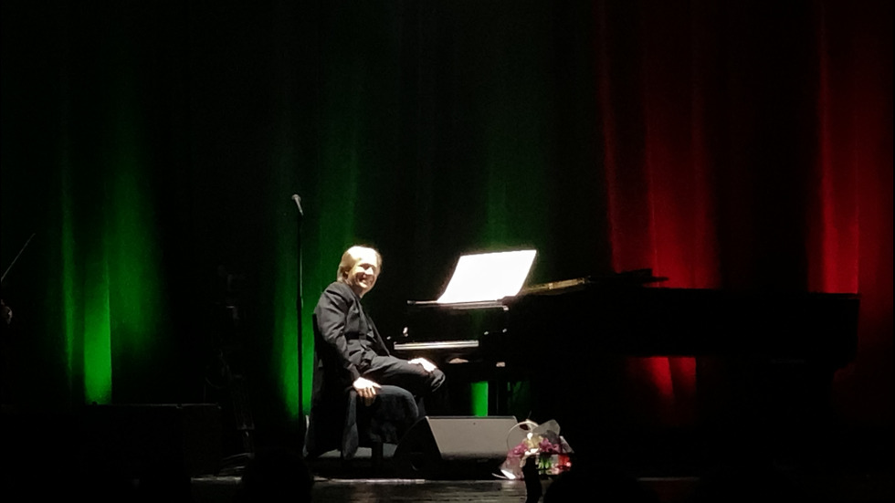 Световноизвестният френски пианист Ричард Клайдерман изправи на крака зала 1 на НДК (ВИДЕО+СНИМКИ)