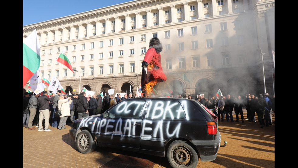 Заради референдума: "Възраждане" на протест пред Конституционния съд