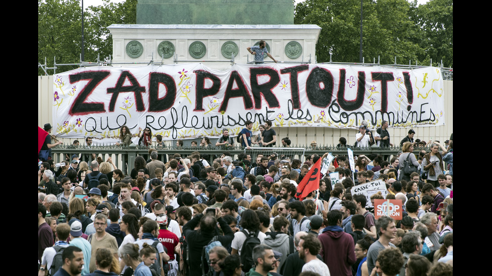 Протести във Франция срещу президента Макрон