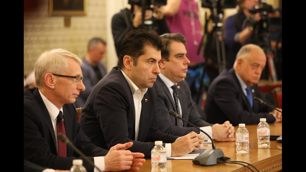 Първата лидерска среща между ГЕРБ-СДС и ПП-ДБ