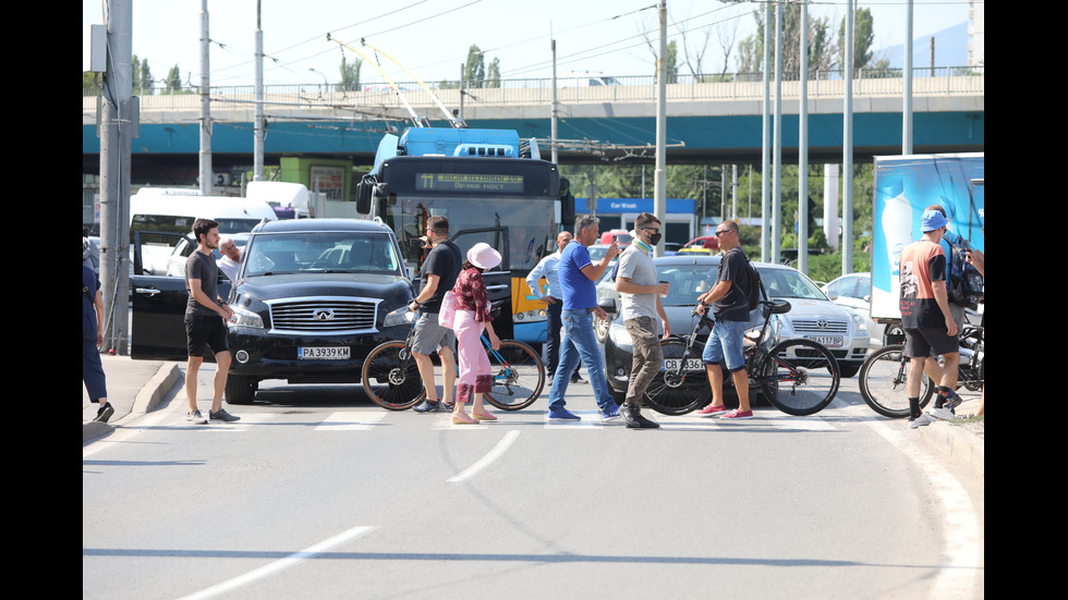 Протестиращи на кръговото на 4-и км