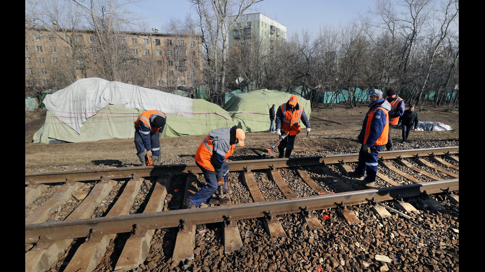 Десетки ранени след сблъсък на два пътнически влака край Москва