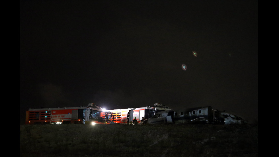 Частен самолет се разби на летище в Истанбул, пилотът загина