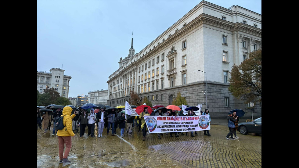 „Бъдеще в България”: Младите медици отново излязоха на протест