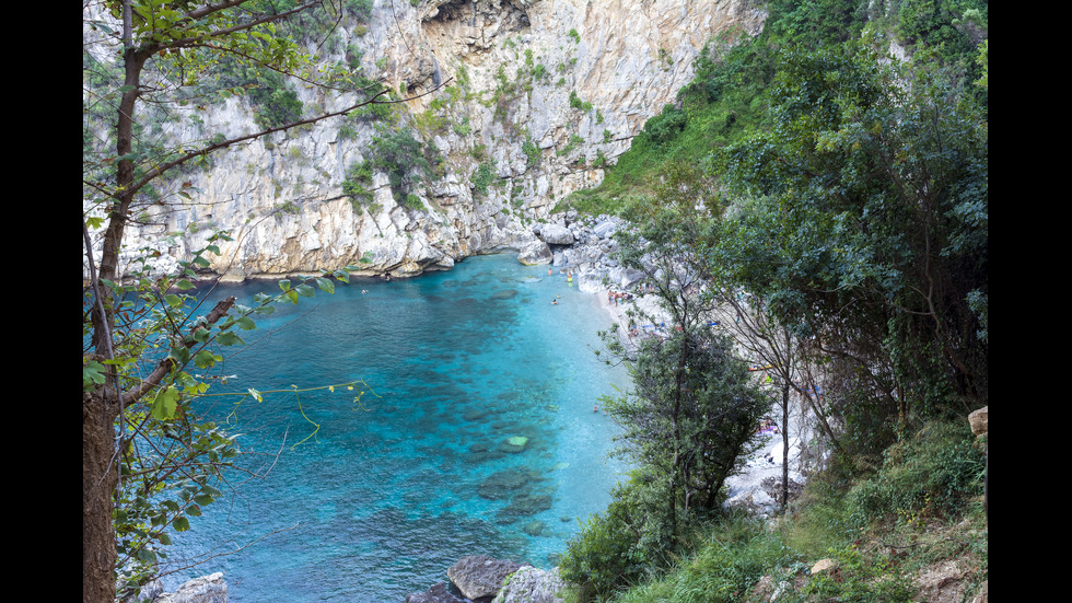 „Сините пещери" в Гърция - тюркоазени води и хипнотизиращи гледки