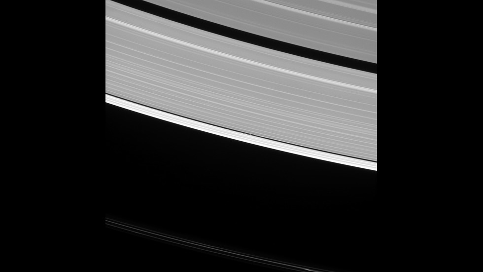 Космически апарат на НАСА успя да заснеме от близо Сатурн и пръстените му