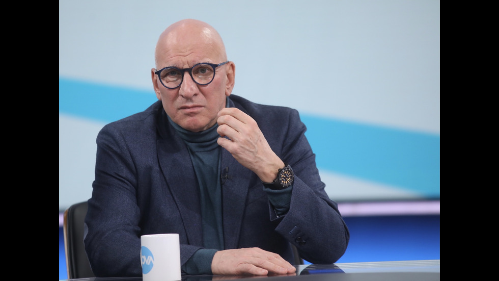 ЗАД КАДЪР: Изборният ден по NOVA В СНИМКИ