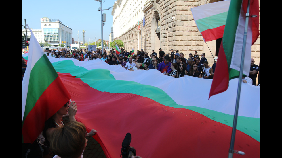 Нов голям протест пред парламента