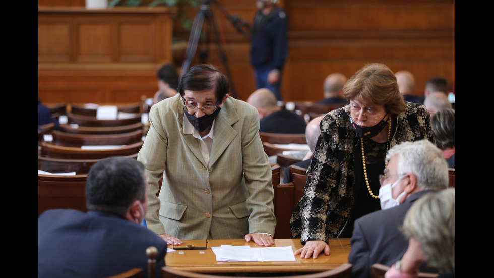 Бурни дебати в първия работен ден на новото Народно събрание