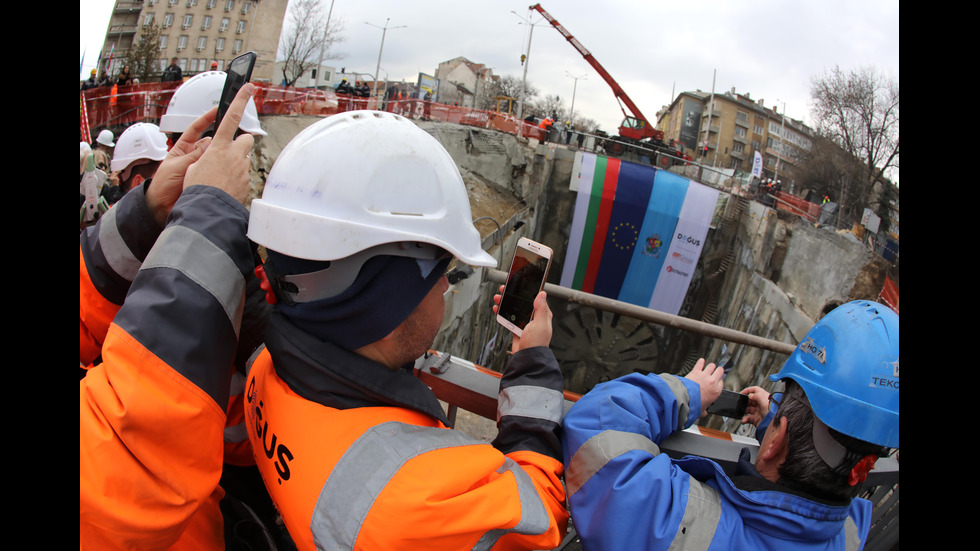 Кметът Фандъкова присъства на пробиване на тунел на метрото в центъра на София II