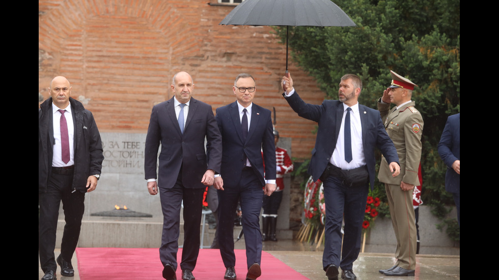 Президентът на Полша пристигна у нас