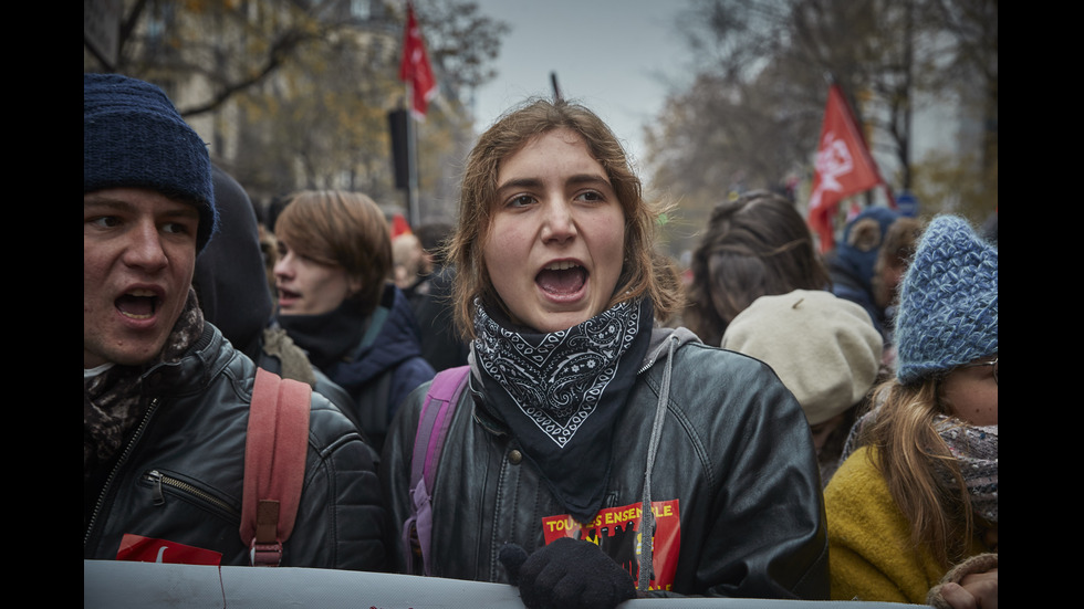 Продължава националната стачка във Франция, транспортен хаос обхвана страната