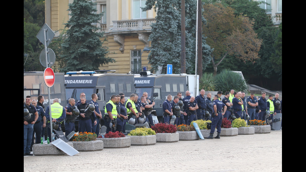 Нов голям протест пред парламента