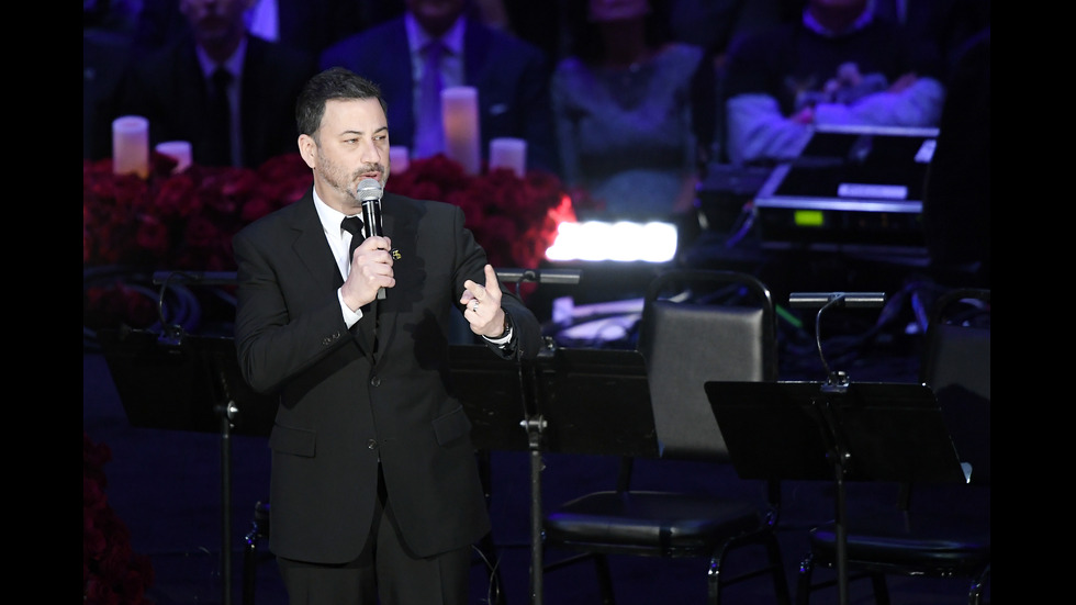 Хиляди се простиха с Коби Брайънт