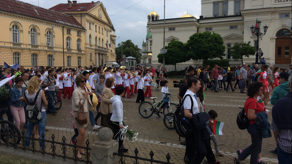 Празнично шествие и тържество пред Народната библиотека в София