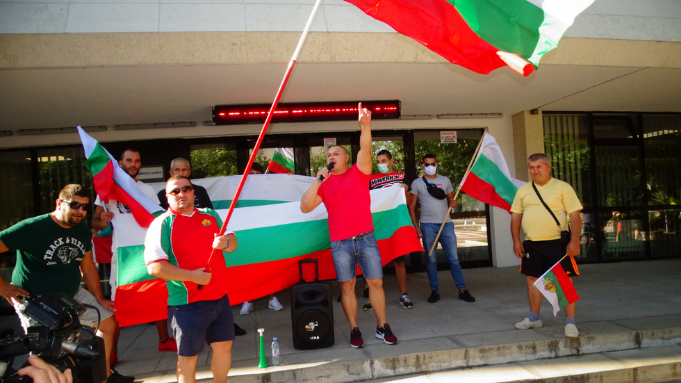 Митинги срещу властта в над 10 големи града у нас