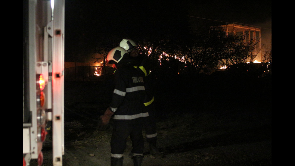 Продължава гасенето на пожара в ТЕЦ-Сливен