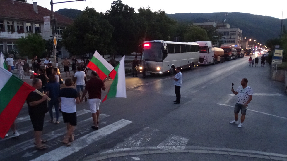 Протестиращи блокираха Е-79 при Кресна