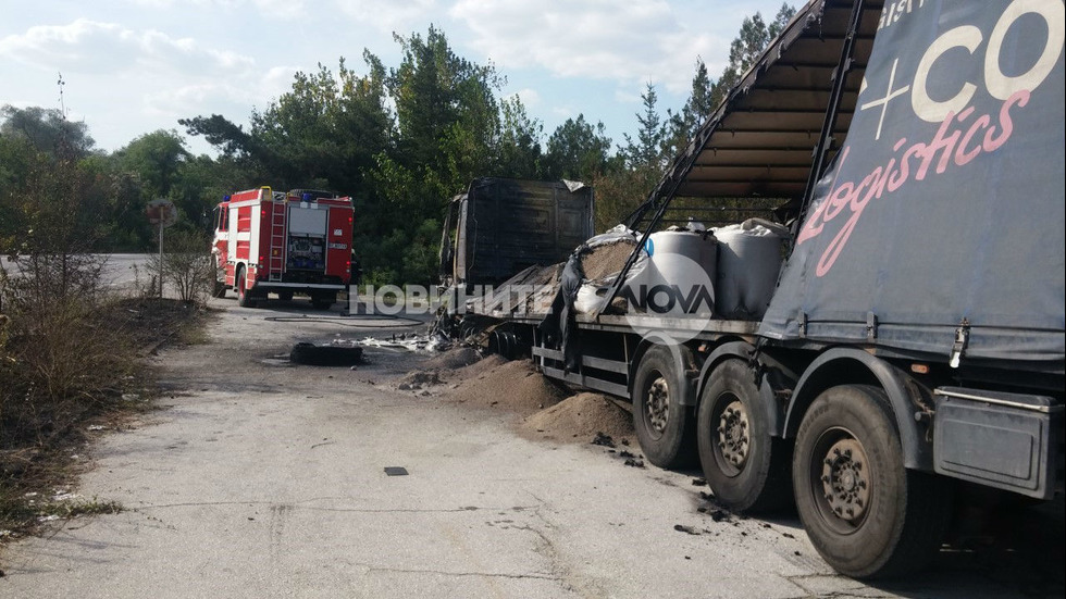 Товарен автомобил се запали на пътя Плевен - Русе
