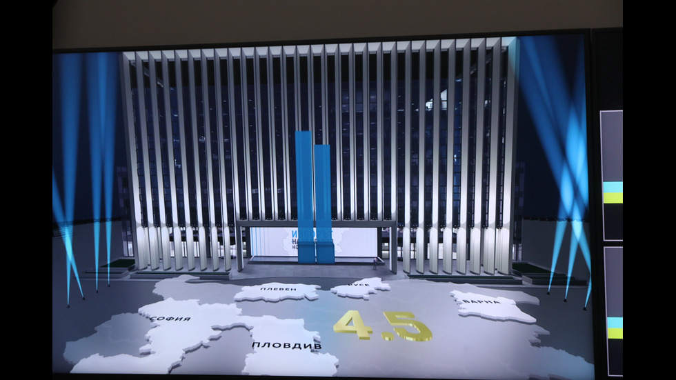 ЗАД КАДЪР: Изборният ден по NOVA В СНИМКИ