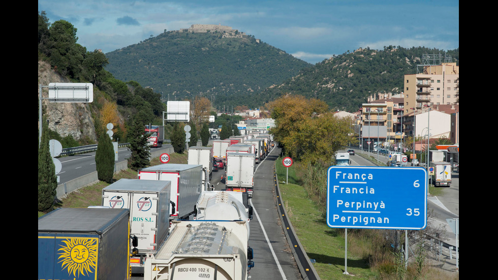 Протестиращи затвориха граничен пункт между Испания и Франция
