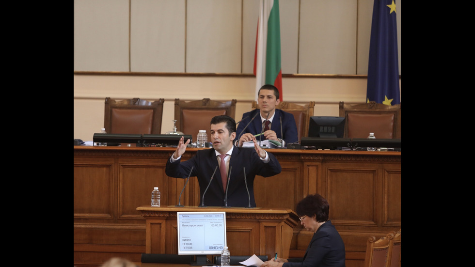 Депутатите обсъждат отстраняването на председателя на парламента
