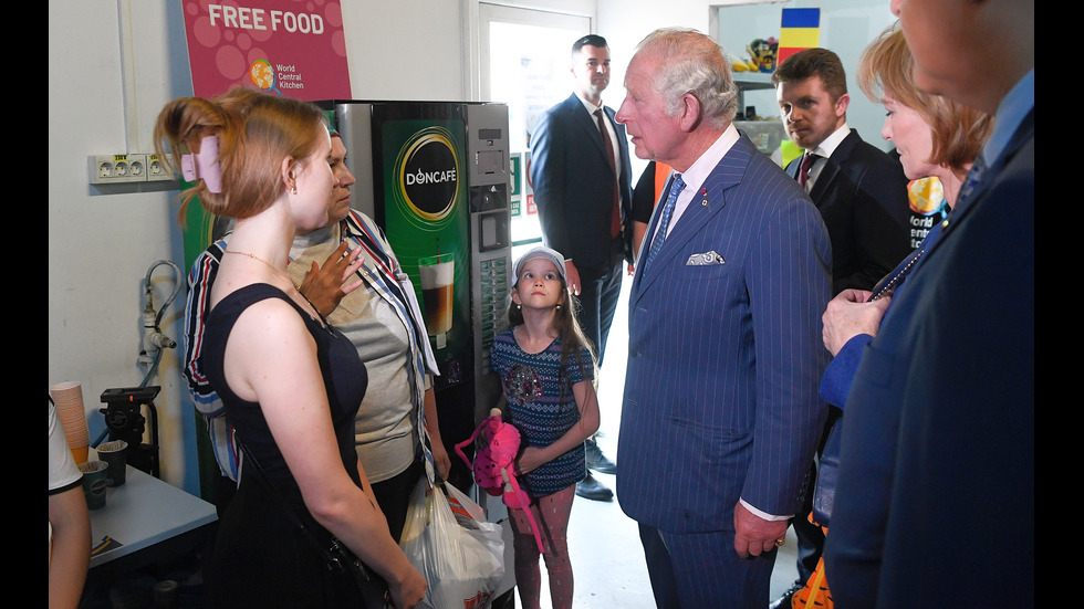 Принц Чарлз посети Румъния, показа солидарност с украинските бежанци