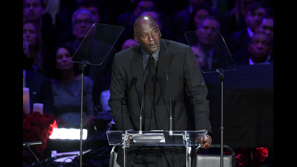 Хиляди се простиха с Коби Брайънт