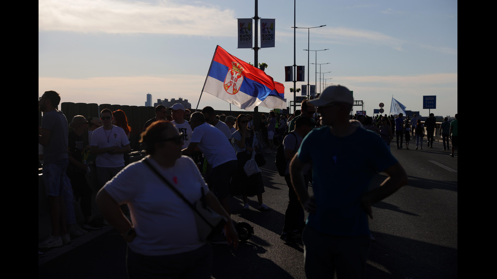 Хиляди на протест в Сърбия искат нови избори