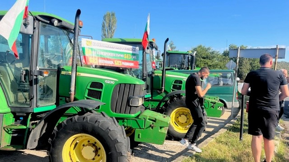 Протест на селскостопанския сектор блокира пътни артерии