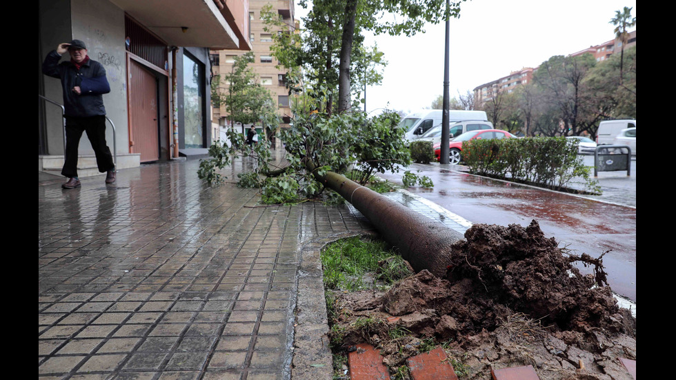 Лошо време в Испания взе най-малко три жертви