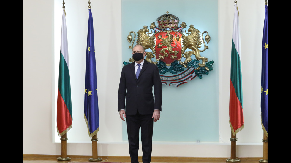 Президентът удостои с държавни отличия огнеборци