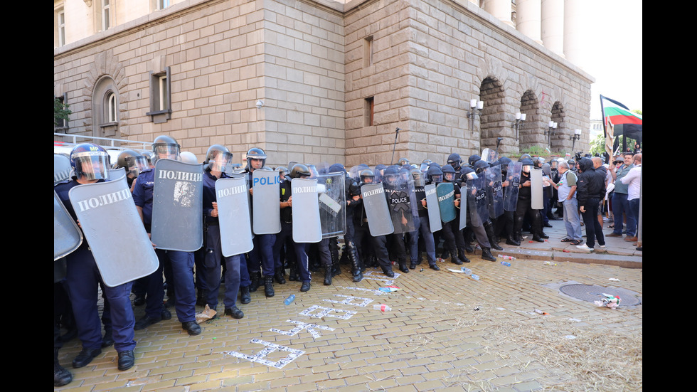 Протест пред парламента