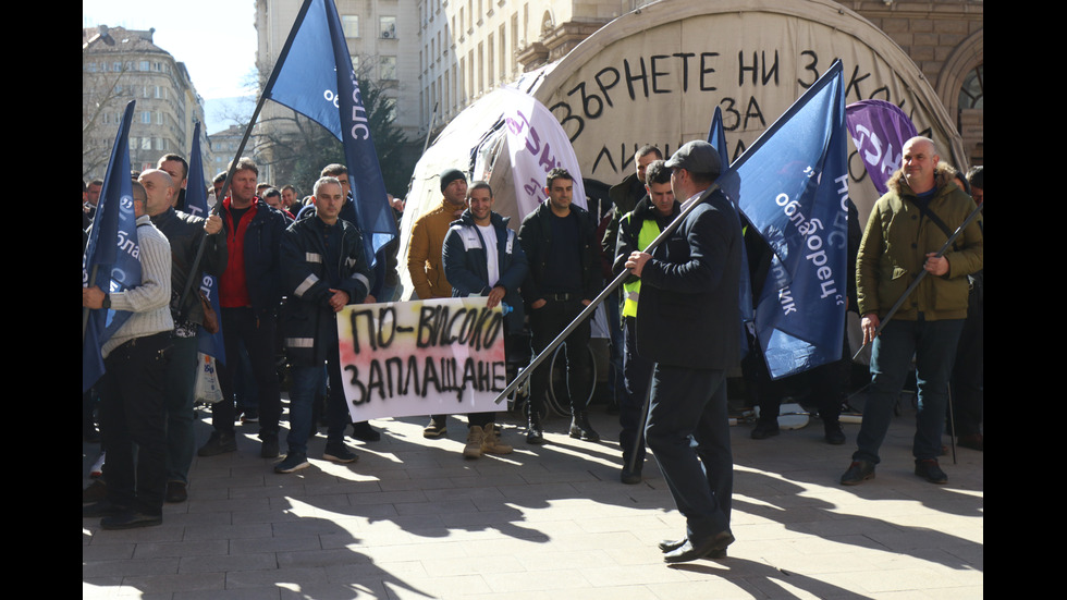 Пожарникари и полицаи от цялата страна излизат на протест в София