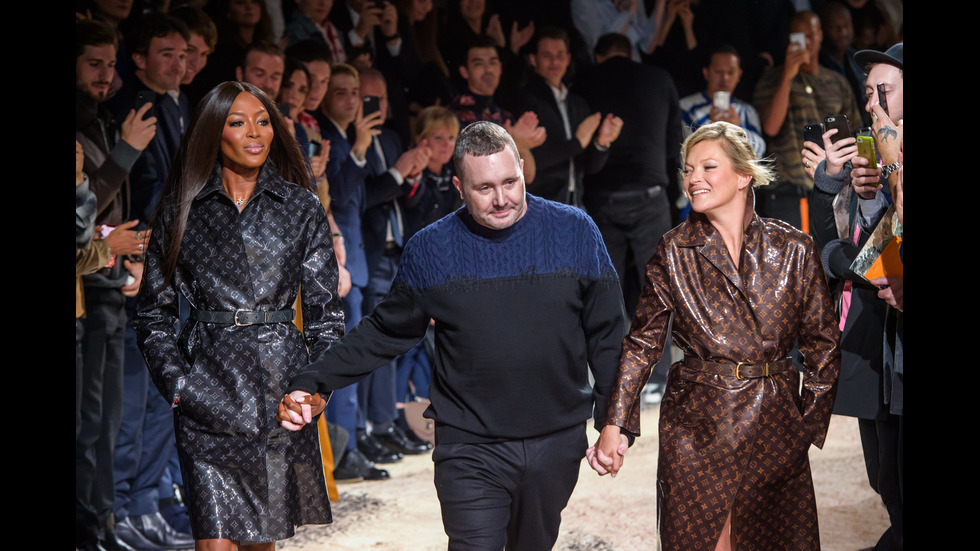 Кейт Мос и Наоми Кембъл на модния подиум в Париж