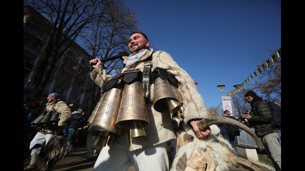 Над 12 000 участници на „Сурва“ в Перник