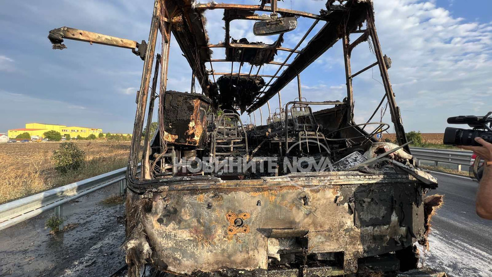 Затвориха АМ "Тракия" при Бургас заради горящ автобус
