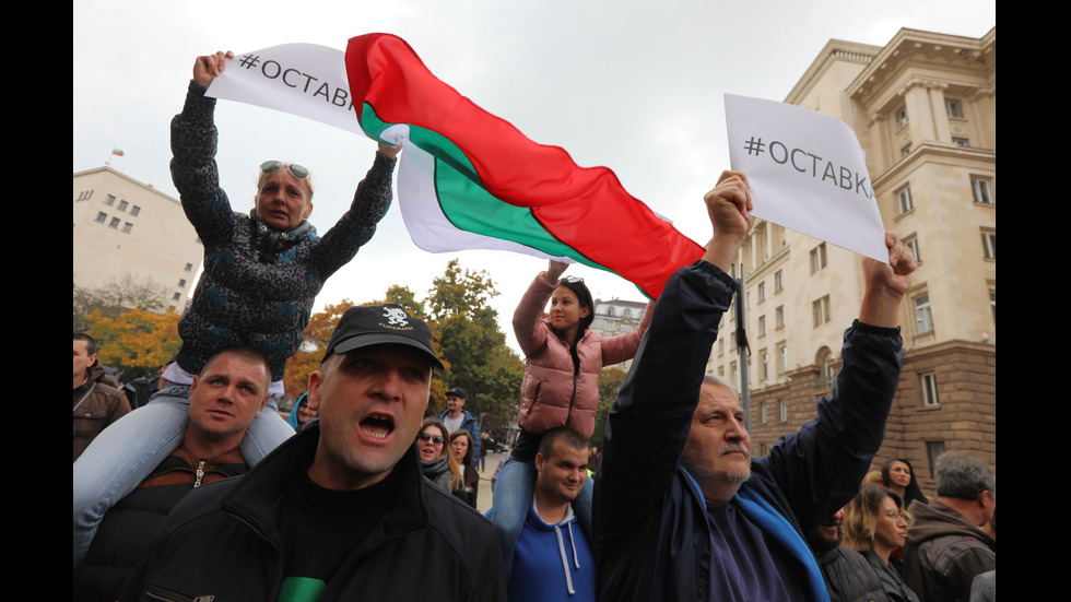 ПРОТЕСТ: Майки на деца с увреждания искат оставката на Ваелри Симеонов