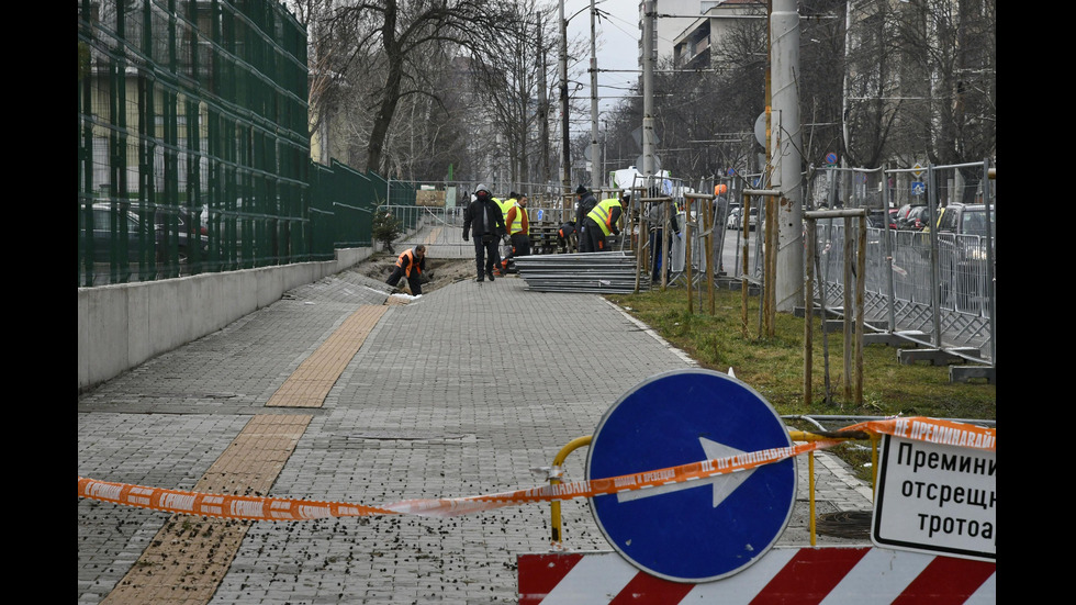 Пропадна тротоар в центъра на София