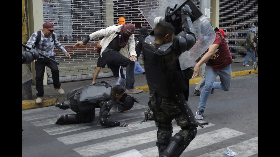 Тежки сблъсъци на протест срещу реформи в Хондурас